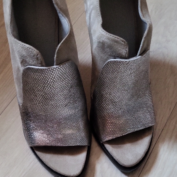 Elegant Beige High Heel Women's Shoes - Picture 4 of 10